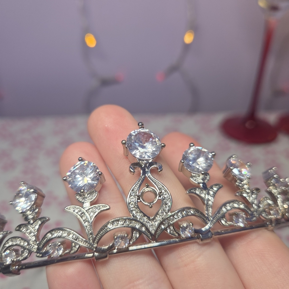 Elegant Silver Toned Tiara with Rhinestone Accents - Picture 3 of 3